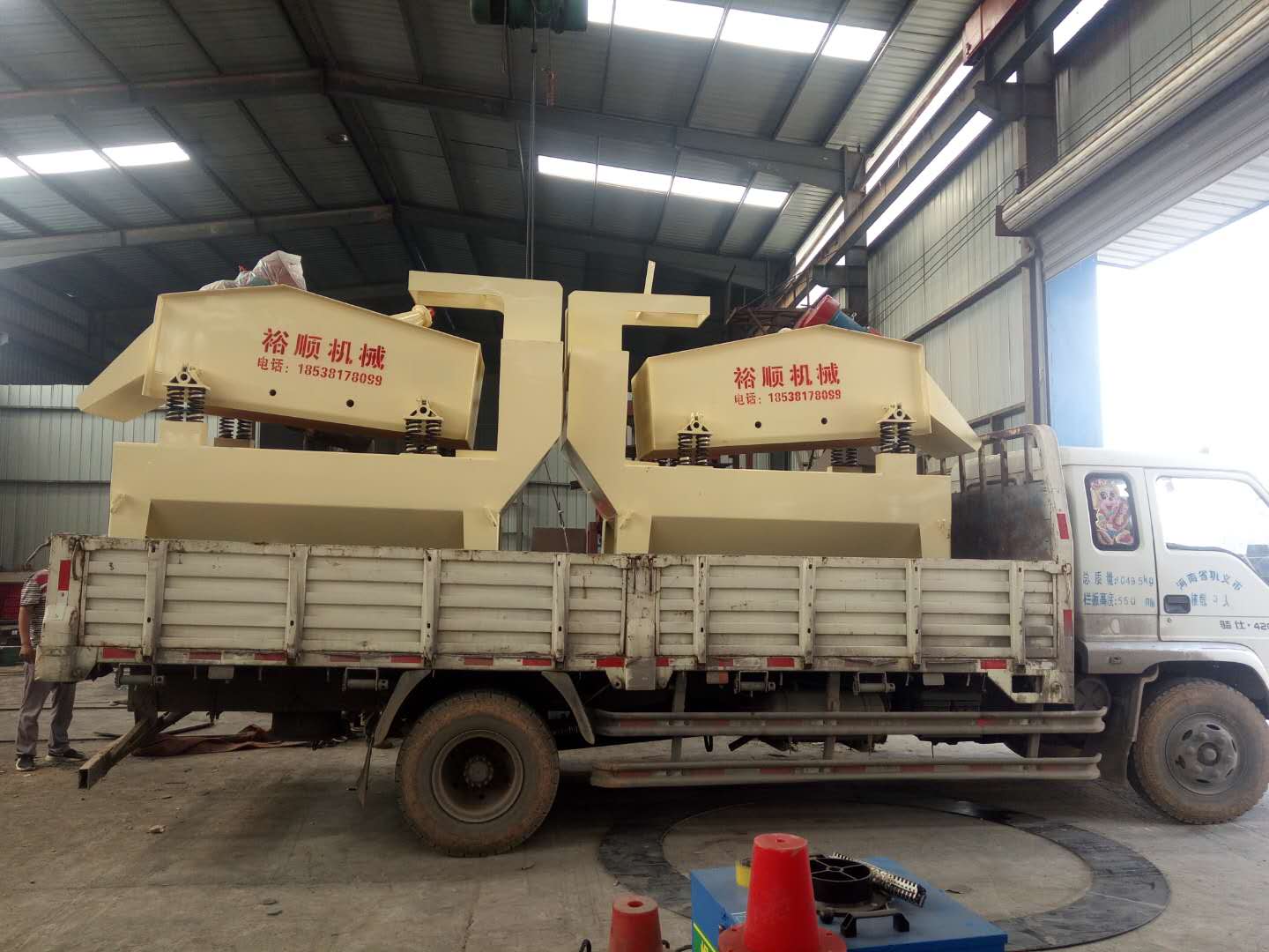 2018年5月4日发往辉县的250细砂回收机两台